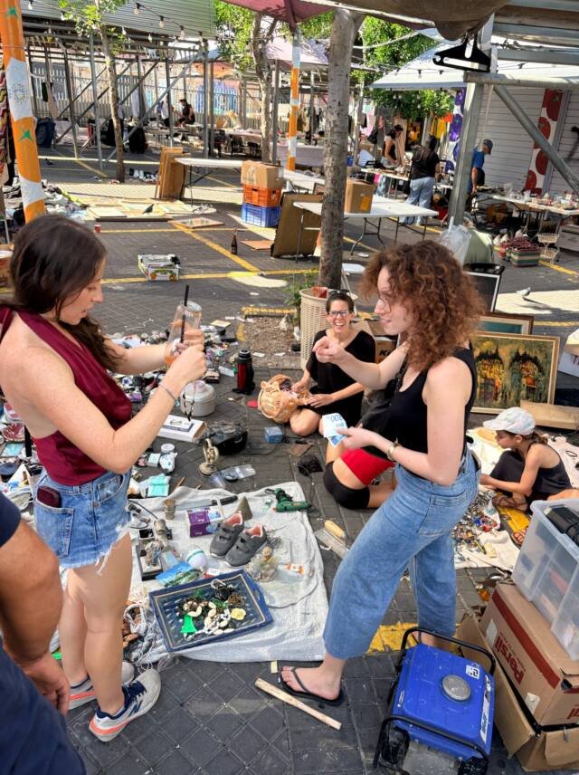 Pishpeshim flea market