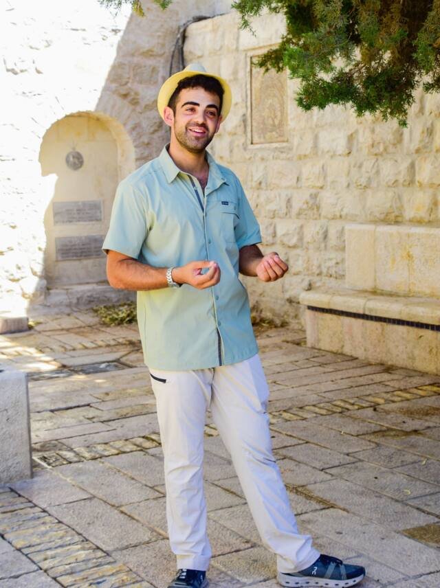 Yona Shemesh beneath a tree in a Jerusalem courtyard