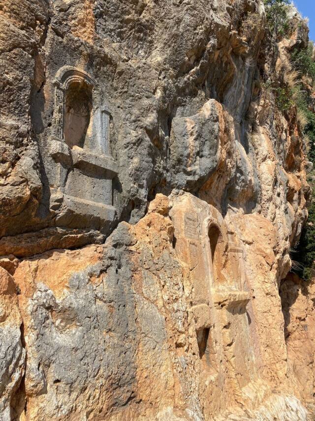 Rock-cut niches at Banias