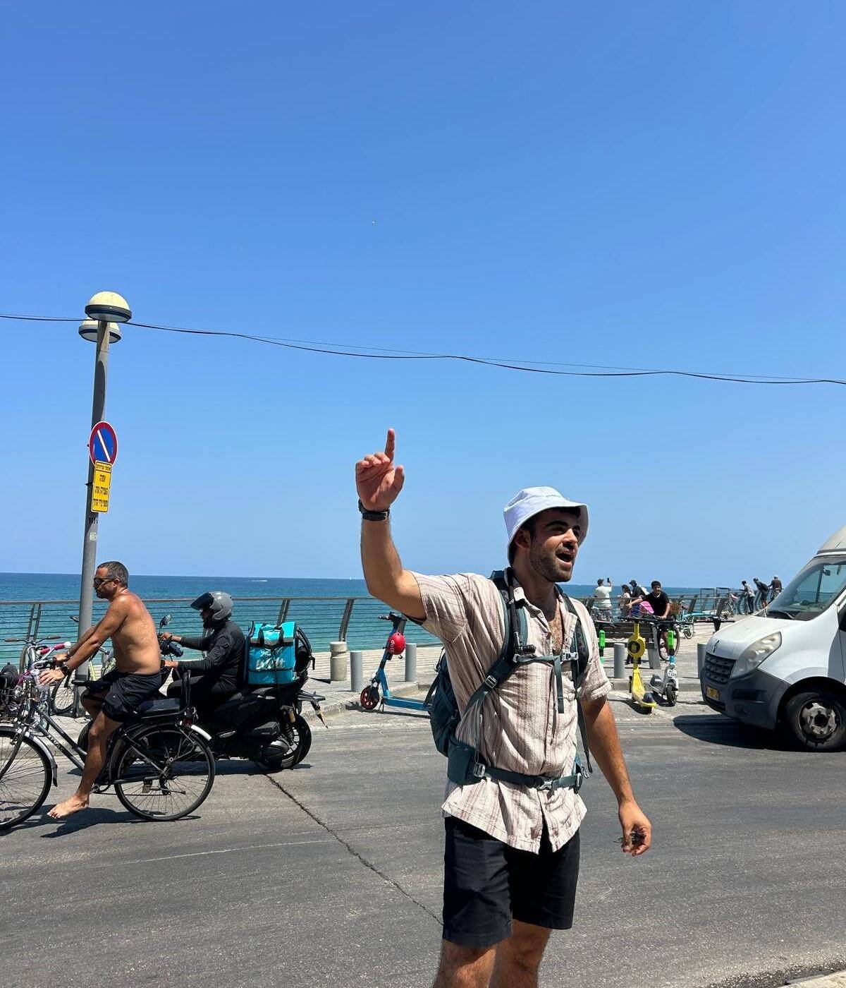 Yona Shemesh guiding on the Tel Aviv seafront promenade