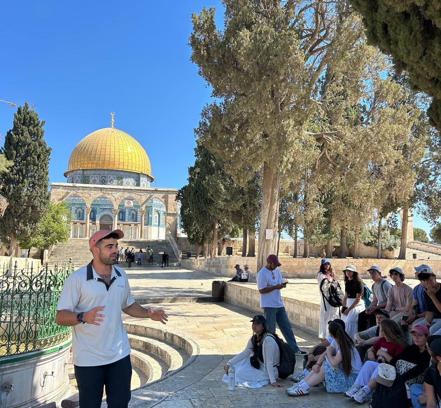 Yona Shemesh teaching a group on the Temple Mount